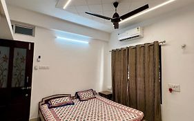 Nisarg Homestay With Kitchen Dinning